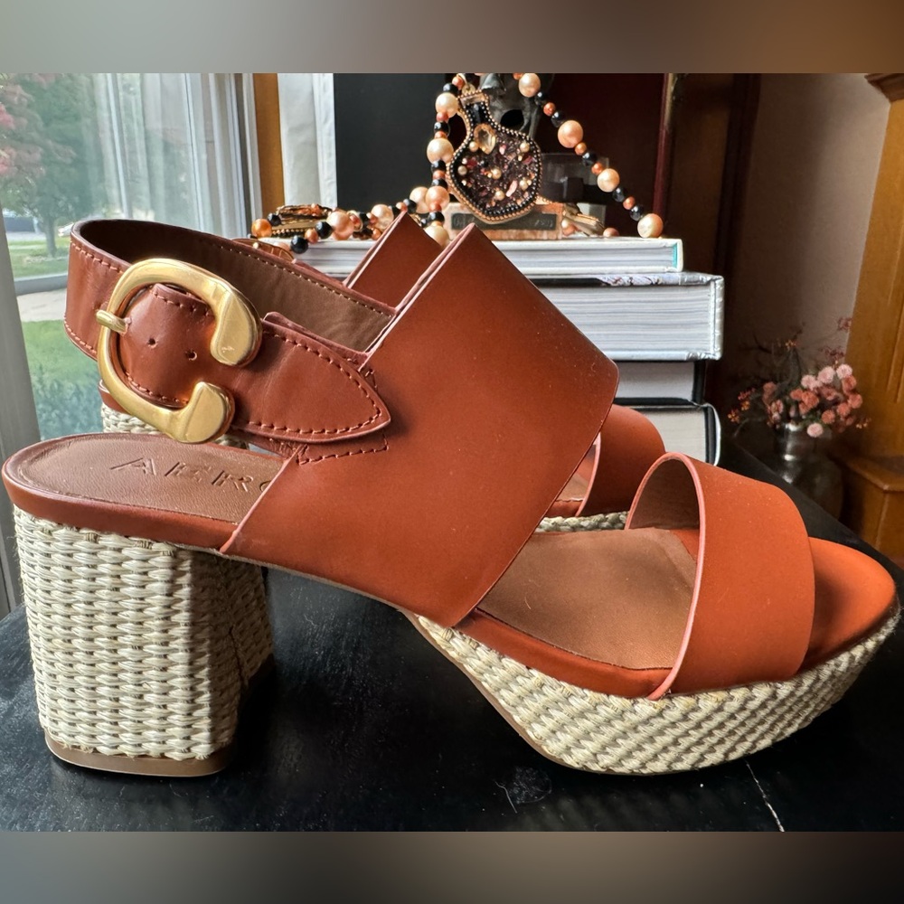 Brand new Aerosoles Camera Platform Sandals
